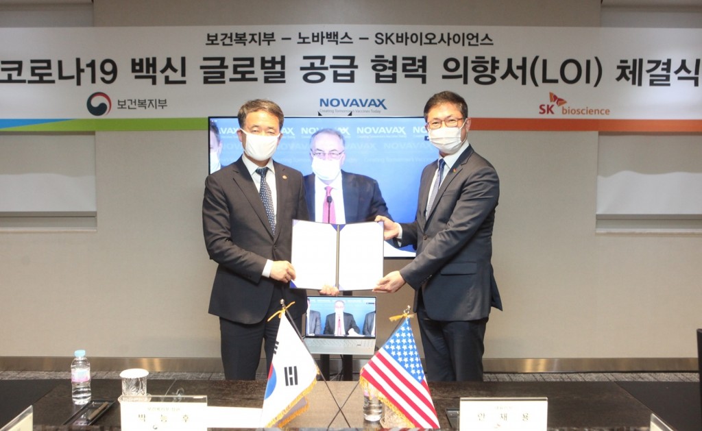 Signing　ceremony　between　SK　Bioscience,　Novavax　and　South　Korea’s　health　ministry　August　13