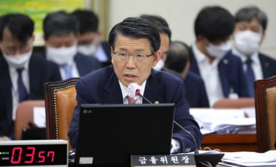 FSC　Chairman　Eun　Sung-soo　speaks　at　a　National　Policy　Committee　on　July　29