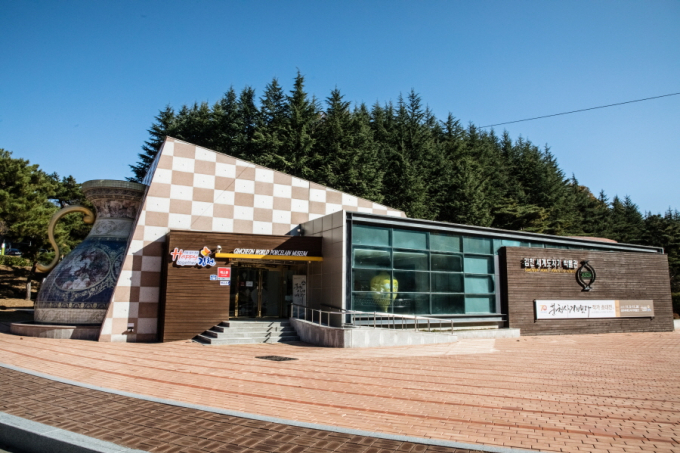 The Gimcheon World Porcelain Museum also hosts special exhibitions