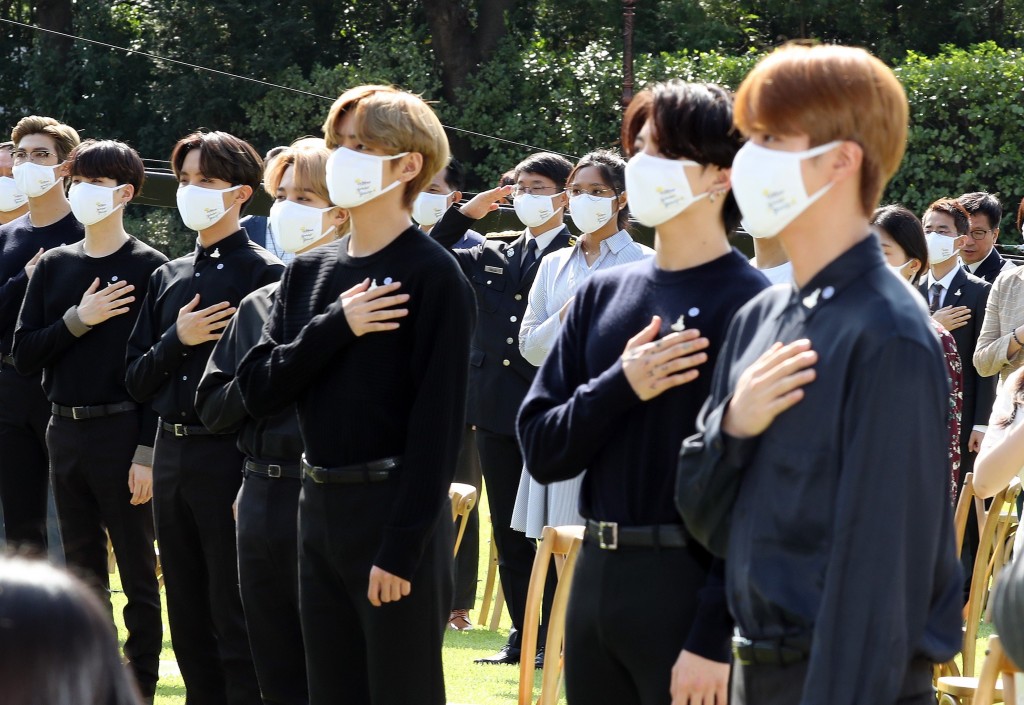 BTS　at　the　presidential　Blue　House　for South　Korea's　inaugural　Youth　Day　Ceremony　on　Sept.　21