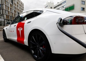 Tesla's　electric　vehicle