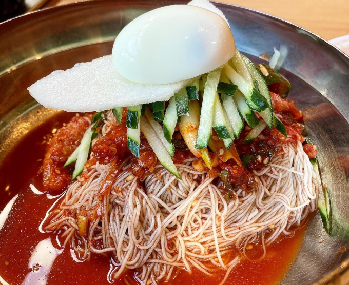 Hamheung-style bibim naengmyeon