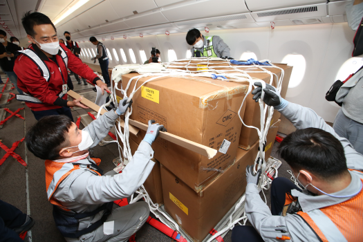 Cargo loaded onto converted A350 on Sept. 24 (Courtesy of Asiana Airlines) 
