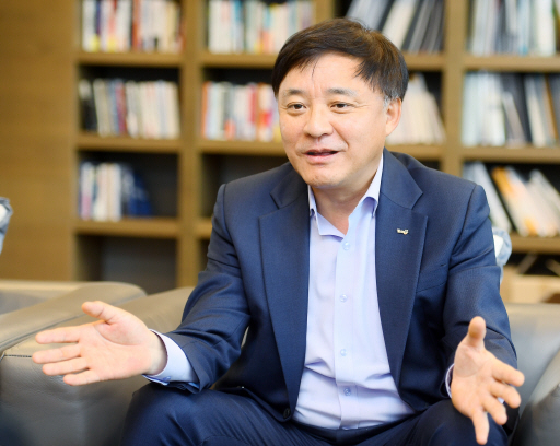 Korean　Teachers’　Credit　Union’s　Chief　Investment　Officer　Kim　Ho　Hyun　during　the　interview　with　the　Korea　Economic　Daily　in　October　2020.