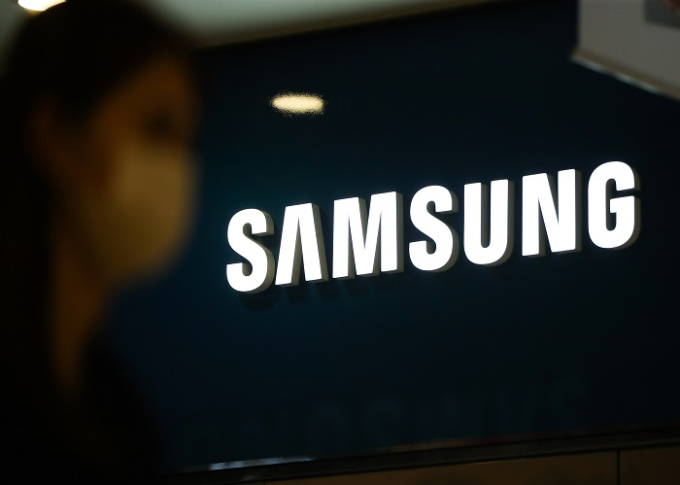 Samsung　Display,　Asia's　first　to　win　Huawei　supply　permit