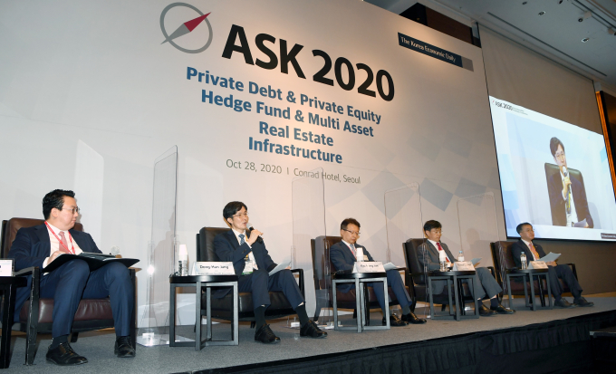 POBA　CIO　(second　from　left),　Teachers'　Pension　CIO　(center),　KFCC　CIO　(second　from　right),　SEMA　CIO　(far　right)