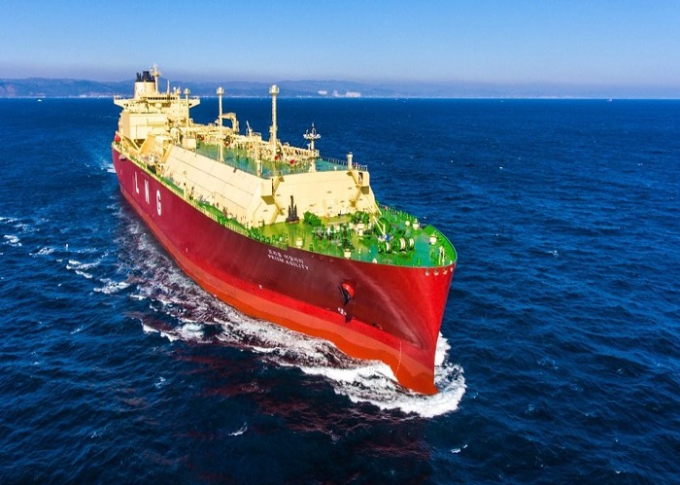LNG　carrier　made　by　Hyundai　Heavy　Industries