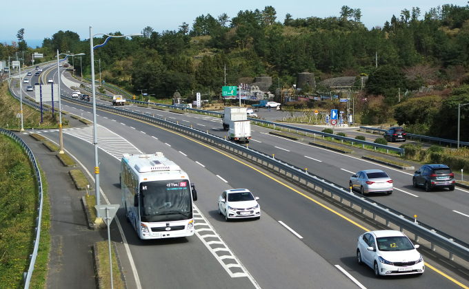 KT　tests　autonomous　bus,　5G　services　on　Jeju　Island　in　October,　2020.