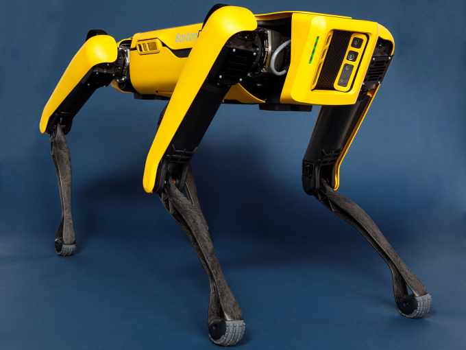 'Spot,'　a　maneuverable　dog-like　robot　(Courtesy:　Boston　Dynamics)