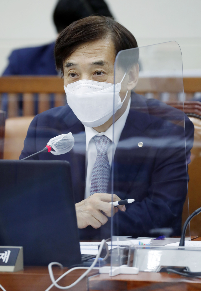 Bank of Korea Governor Lee Ju-yeol during a parliament audit in October.