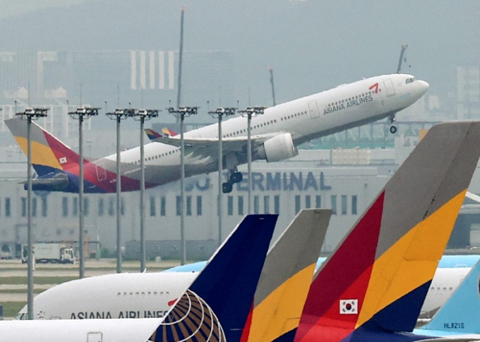 Parent　of　Korean　Air　seeks　to　buy　rival　Asiana　Airlines