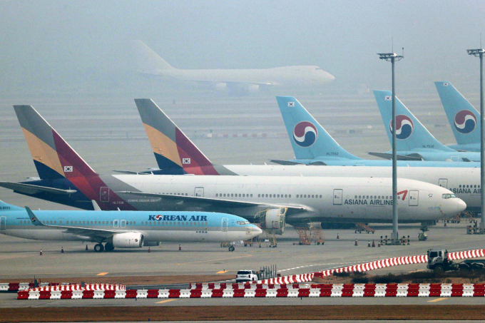 Korean　Air　aims　to　take　over　local　rival　Asiana　Airlines.