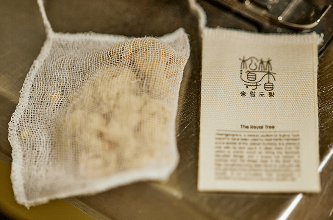 Songlim Dohyang tea bags are handmade using 100% cotton