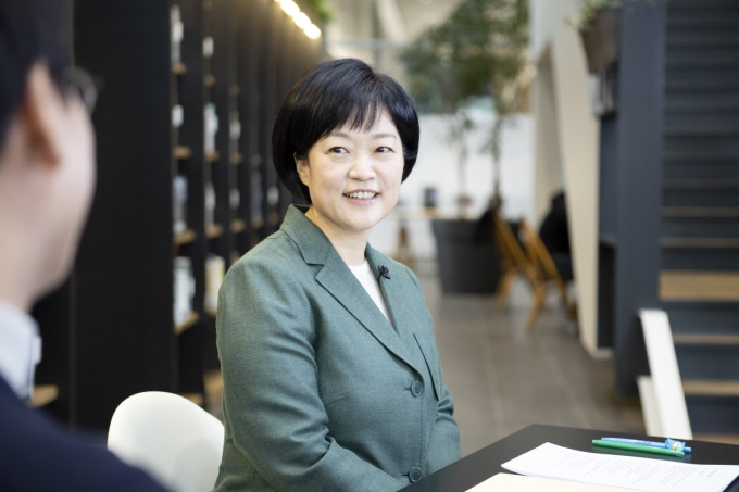 Naver　CEO　Han　Seong-sook　at　an　online　media　roundtable　Nov.　24.