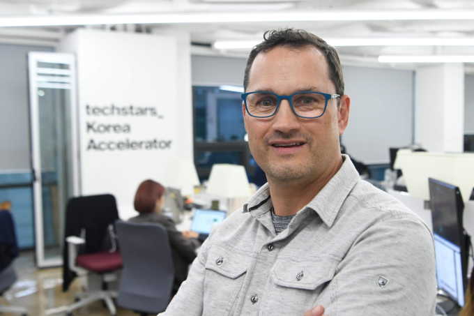 Ivan　Lopez,　APAC　general　manager　at　Techstars,　speaks　with　The　Korea　Economic　Daily 