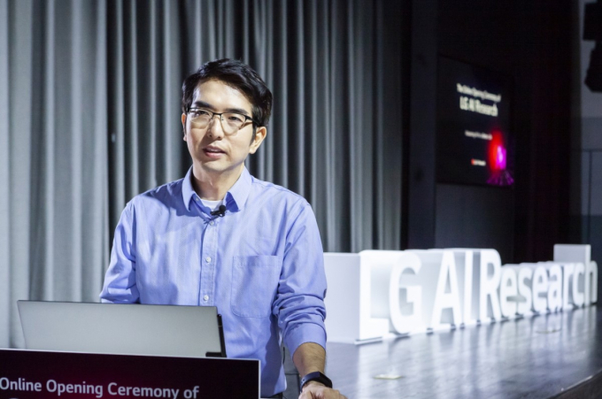 Lee　Honglak,　the　first　Chief　Scientist　of　AI　at　LG　AI　Research