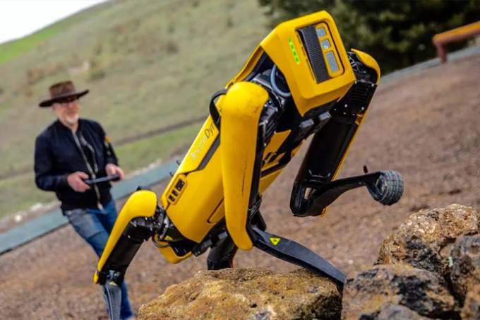 Hyundai　Motor　says　group　chief　to　buy　20%　of　Boston　Dynamics