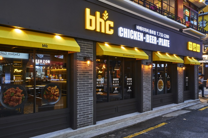 Ontario　Teachers　invests　in　Korean　fried　chicken　brand　valued　at　/>.7　bn