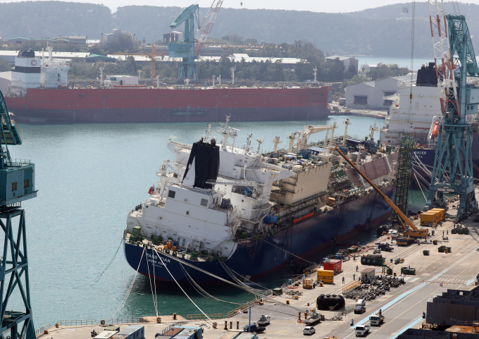 Hyundai　Heavy's　shipyard　in　Ulsan,　South　Korea