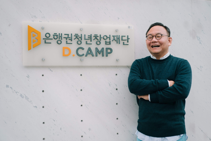 Kim　Hong-il　heads　up　D.CAMP