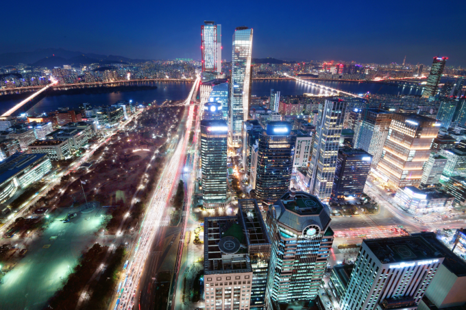 Yeouido,　a　major　financial　district　in　Seoul