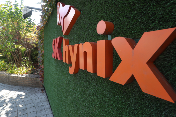 Citigroup　Global,　Deutsche　Bank　and　BoA　Merrill　Lynch　rank　high　on　the　league　table　after　advising　on　SK　Hynix's　　billion　purchase　of　Intel's　NAND　memory　chip　business.