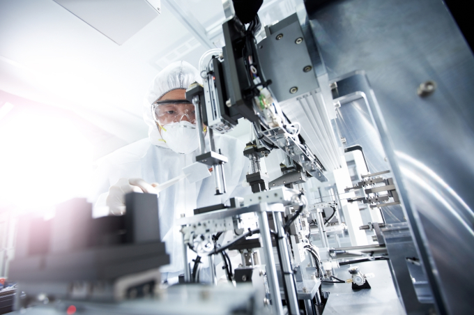 POSCO Chem researcher runs quality test on battery cell (Courtesy of POSCO Chem)
