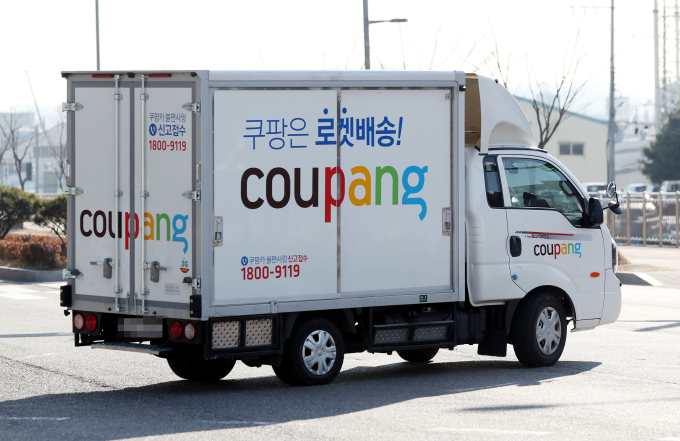 Coupang's　online　orders　surged　due　to　the　COVID-19　pandemic.