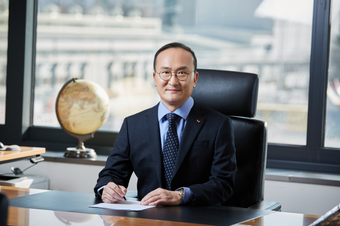 SK　Hynix　CEO　Lee　Seok-hee:　Star　engineer,　bookworm,　soju　connoisseur