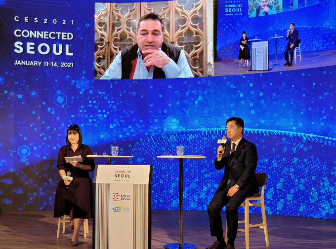 Acting Seoul Mayor Seo Jung-hyup in video call with Saeed Amidi, founder and CEO of PnP (Courtesy of the Seoul Metropolitan Government)