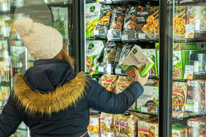 A　shopper　examines　a　Bibigo　product　at　a　supermarket.