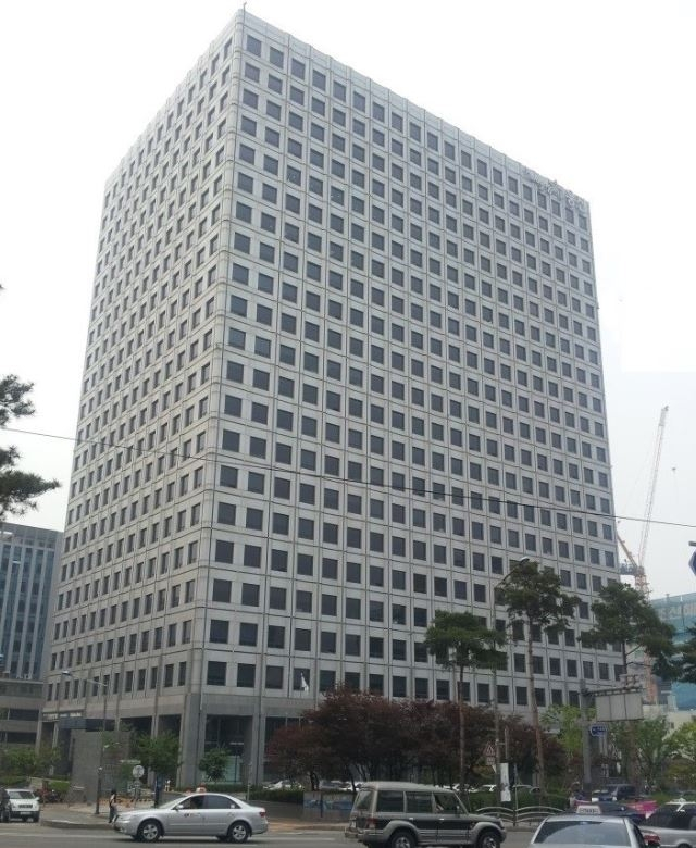 Namsan　Square　in　Seoul,　bought　by　a　KKR-led　consortium　in　2020