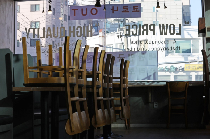 Many coffee shops and restaurants closed amid COVID-19 social-distancing measures.