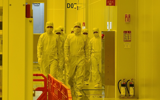 Samsung　Electronics　Vice　Chairman　Jay　Y.　Lee　in　a　Pyeongtaek　chip　plant　that　adopted　extreme　ultraviolet　lithography　technology　on　Jan.　4. 