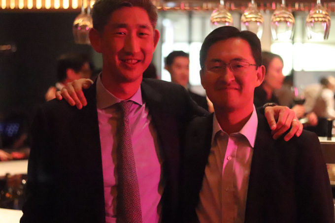 Sandor　Hau　(left)　and　Mike　Joo　at　a　KFS　networking　event　(Courtesy　of　KFS)