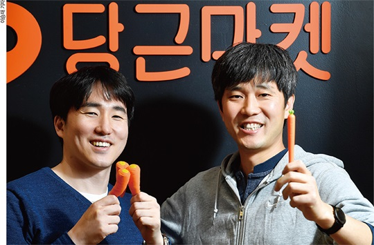 Danggeun Market Co-founders Kim Jae-hyun (left) and Kim Yong-hyun