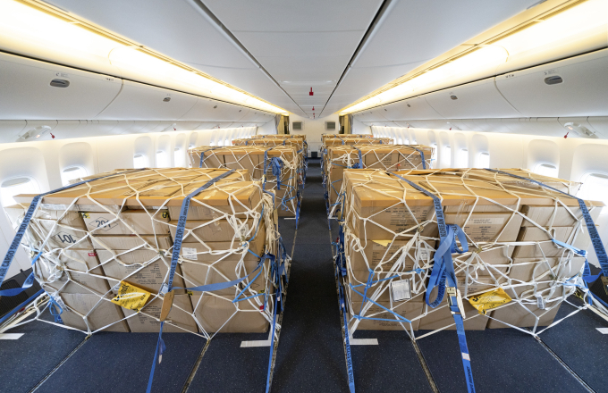 Korean　Air　converted　some　of　its　passenger　planes　into　cargo　planes.