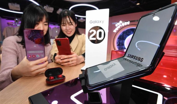 Global　folding　screen　market　to　explode　as　Samsung　set　to　supply　to　China