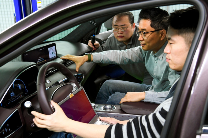 Hyundai　Motor　Group　unveils　AI　voice　recognition　technology　for　connected　cars.