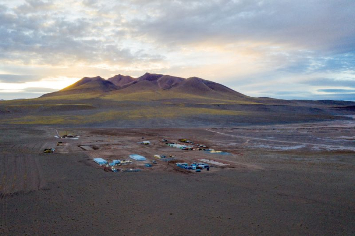 Construction　site　of　a　demonstration　plant　for　lithium　extraction　—　Hombre　Muerto　Salt　Lake,　Argentina　(Courtesy　of　POSCO)