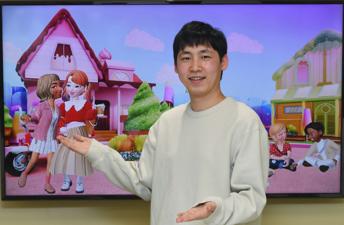 Naver　Z　Co-Chief　Executive　Kim　Dae-wook　discusses　Zepeto　at　the　Panggyo　office　on　Mar.　3.