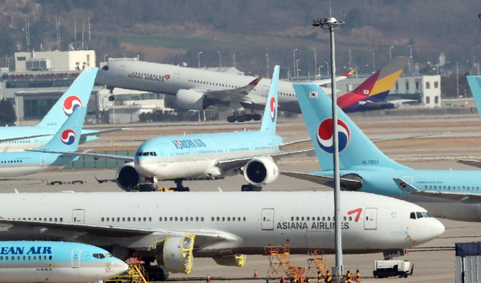 Korean Air raises .9 bn in largest-ever share issue by Korean firm