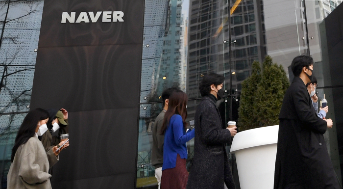 Naver, E-Mart in share swap talks ahead of Coupang's US IPO