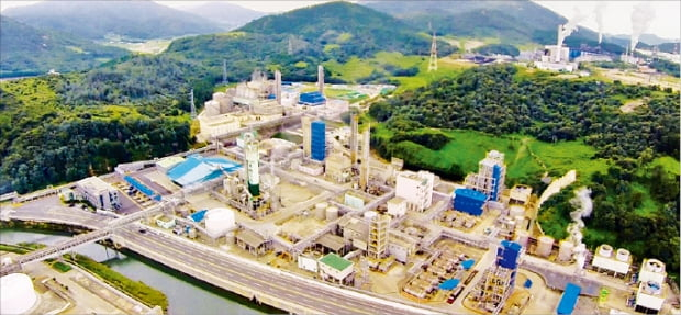 Hu-Chems factory in Yeosu, 370 km south of Seoul