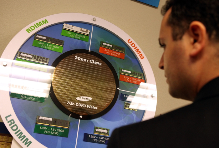 Samsung　Electronics'　silicon　wafer　display