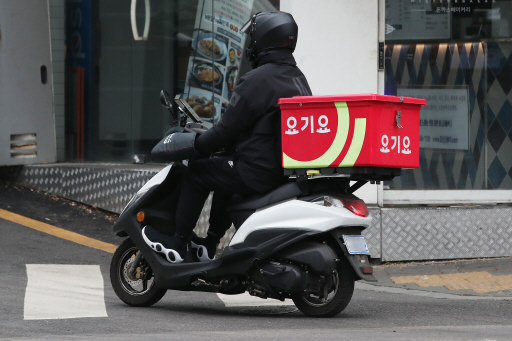 Yogiyo　delivery　driver