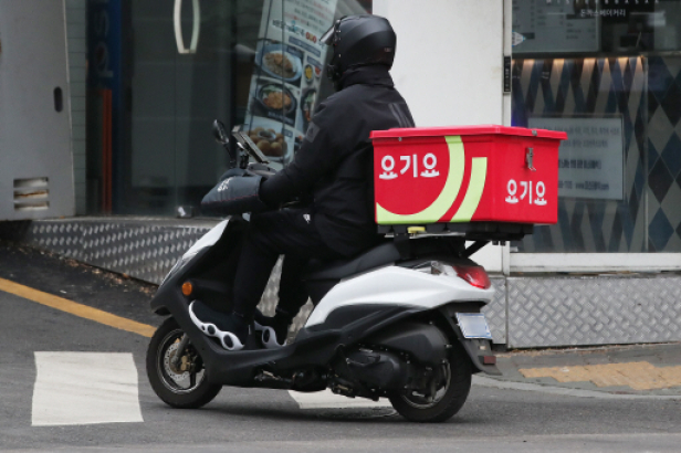 Yogiyo　delivery　driver