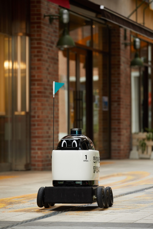 Woowa　Brothers'　food　delivery　robot　Delidrive