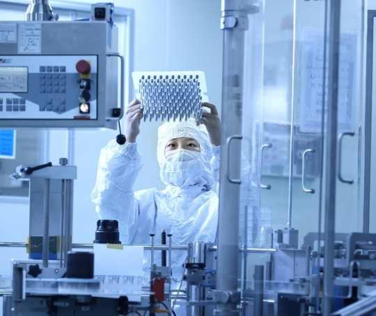 Lotte advances into bio business, to acquire stake in Enzychem
