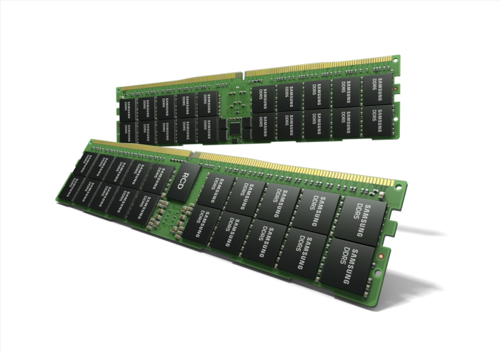 Samsung's　HKMG-based　512GB　DDR5　memory　module.